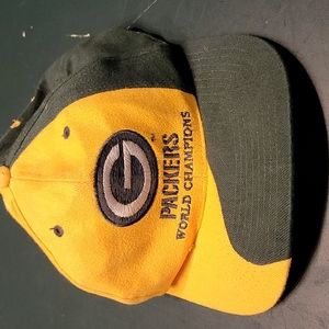 Vintage 1990's Greenbay Packers World Champions hat. One size fits all